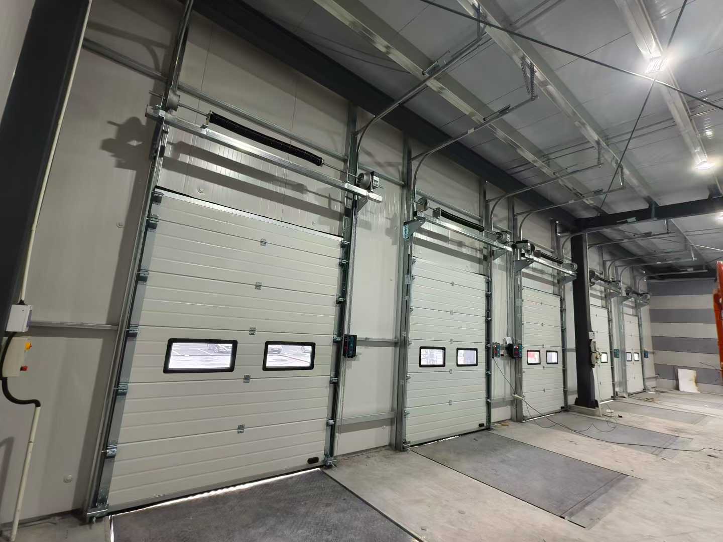 Doirse Rannacha Tionscail agus Leibhéil Dugaí Loingsiú do Thionscadail Stórais