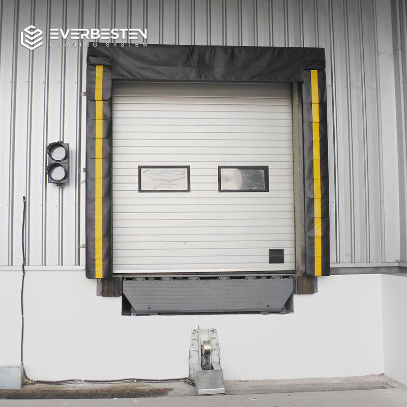 Conas a Úsáidtear Srianta Feithicle in Oibríochtaí Lódála Slabhra Fuar agus Stórála Fuar